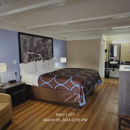 Super 8 By Wyndham Asheville/Biltmore Экстерьер фото
