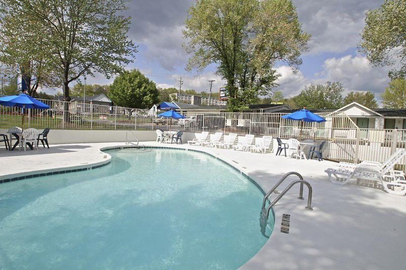 Super 8 By Wyndham Asheville/Biltmore Экстерьер фото